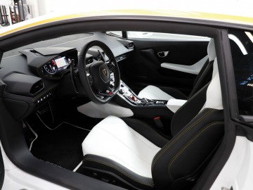 Papieskie Lamborghini na aukcji